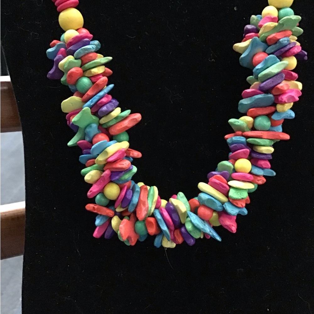NWOT Beautiful and Fun Multi- Color Necklace - Picture 3 of 4